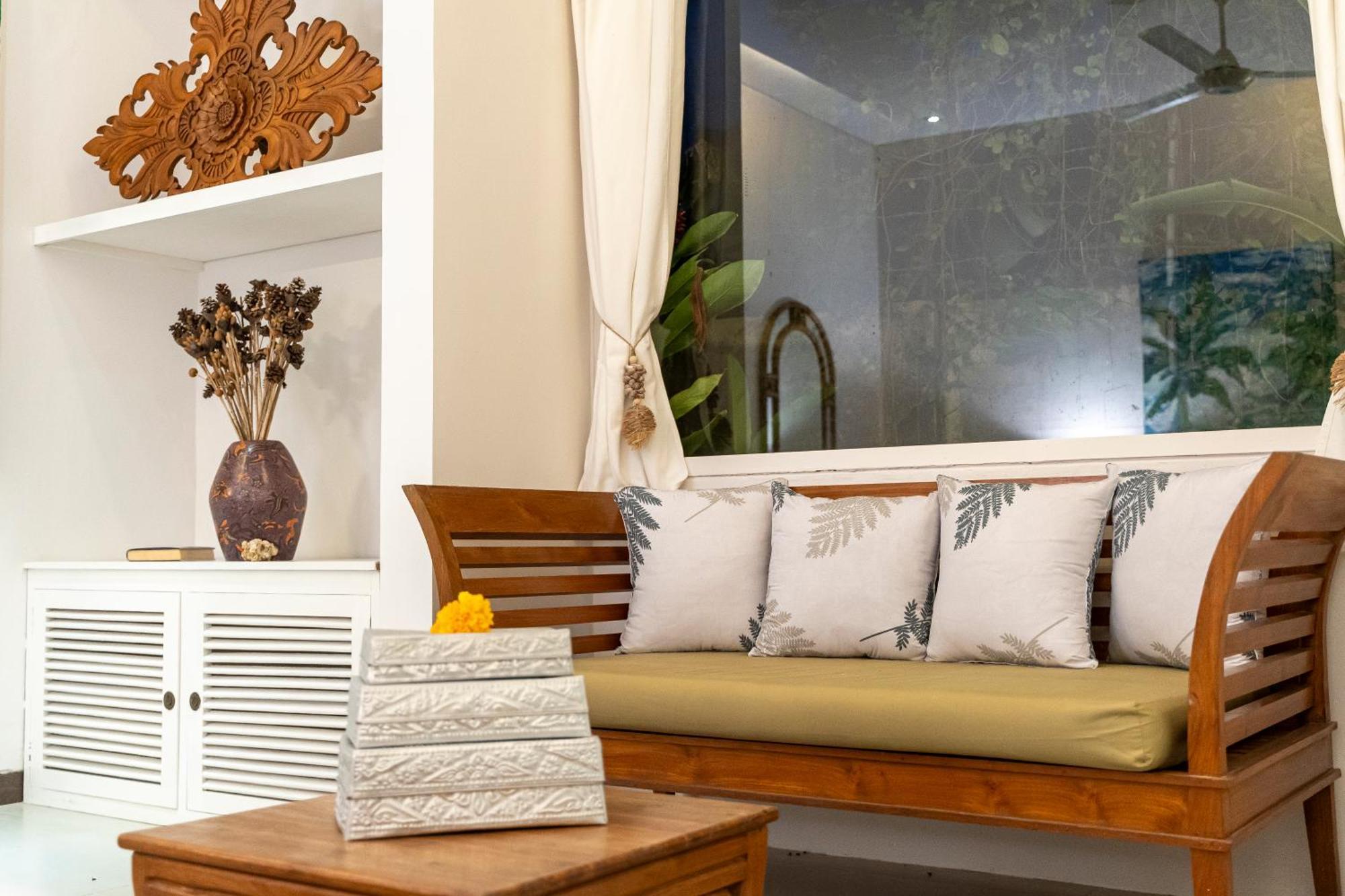 Tropical Oasis Of Calm In The Heart Of Seminyak, 4br Luisha Villa Seminyak (Bali)