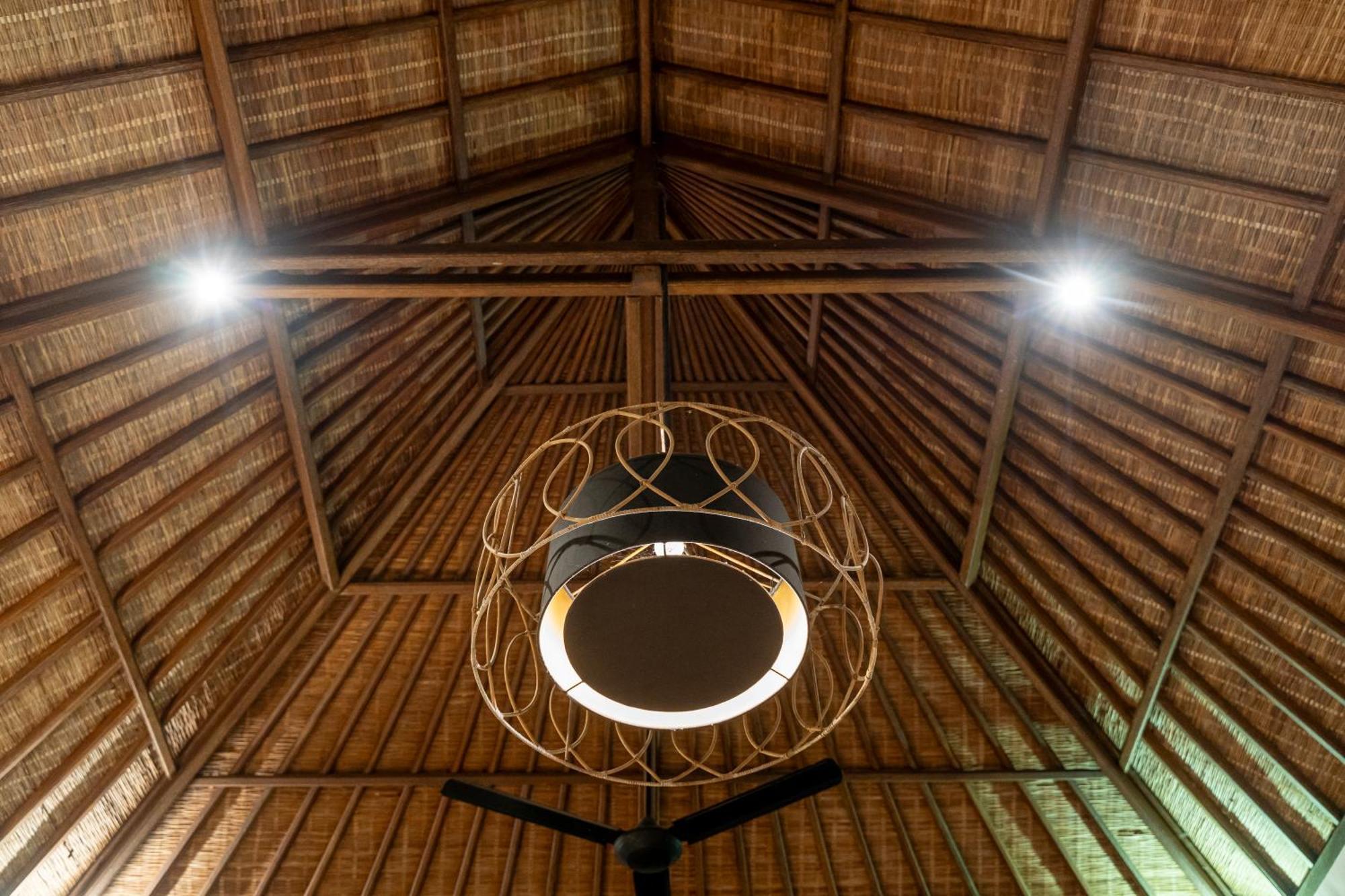 Villa Tropical Oasis Of Calm In The Heart Of Seminyak, 4br Luisha *