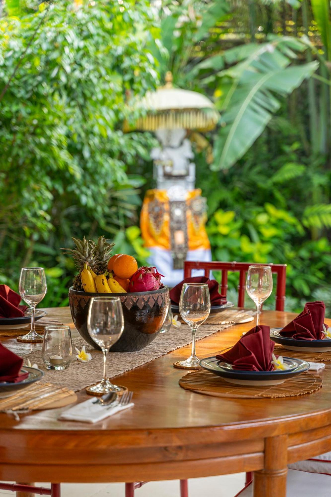 Tropical Oasis Of Calm In The Heart Of Seminyak, 4br Luisha *
