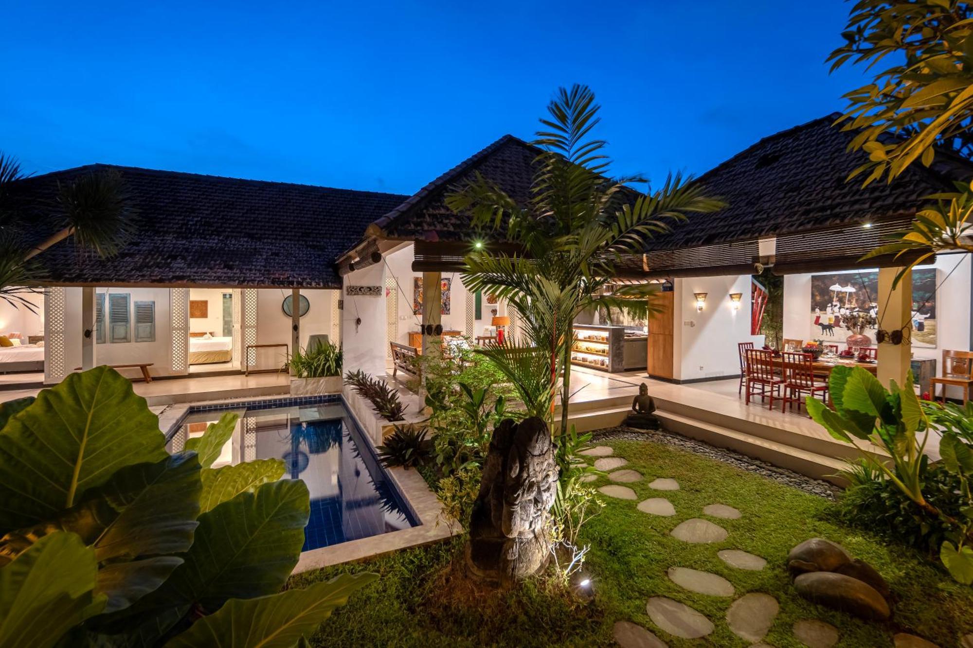 Villa Tropical Oasis Of Calm In The Heart Of Seminyak, 4br Luisha