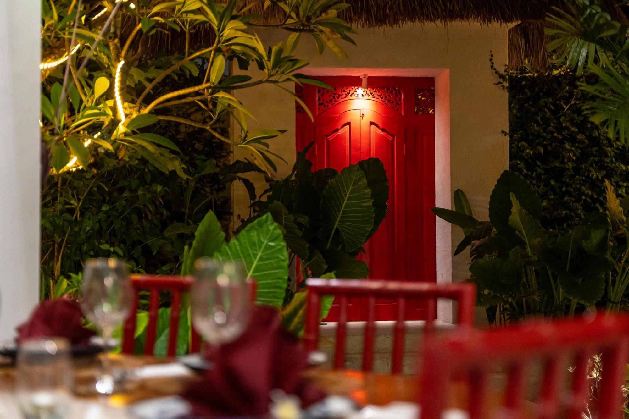 Villa Tropical Oasis Of Calm In The Heart Of Seminyak, 4br Luisha