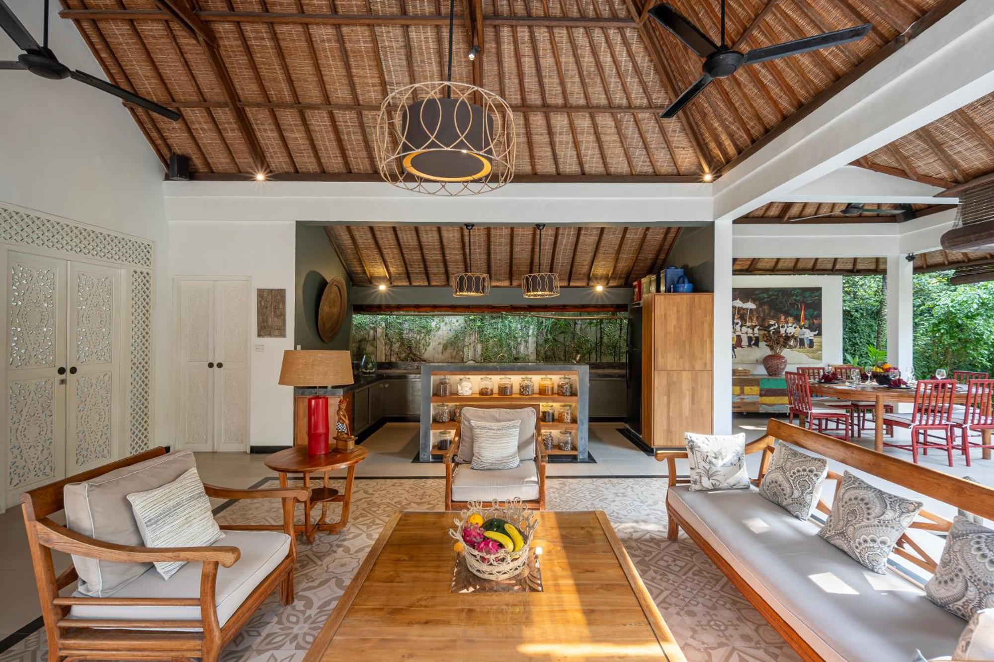 Tropical Oasis Of Calm In The Heart Of Seminyak, 4br Luisha