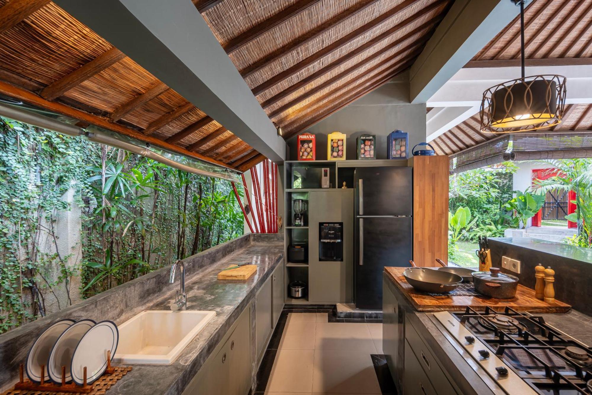 Tropical Oasis Of Calm In The Heart Of Seminyak, 4br Luisha Villa Seminyak (Bali)