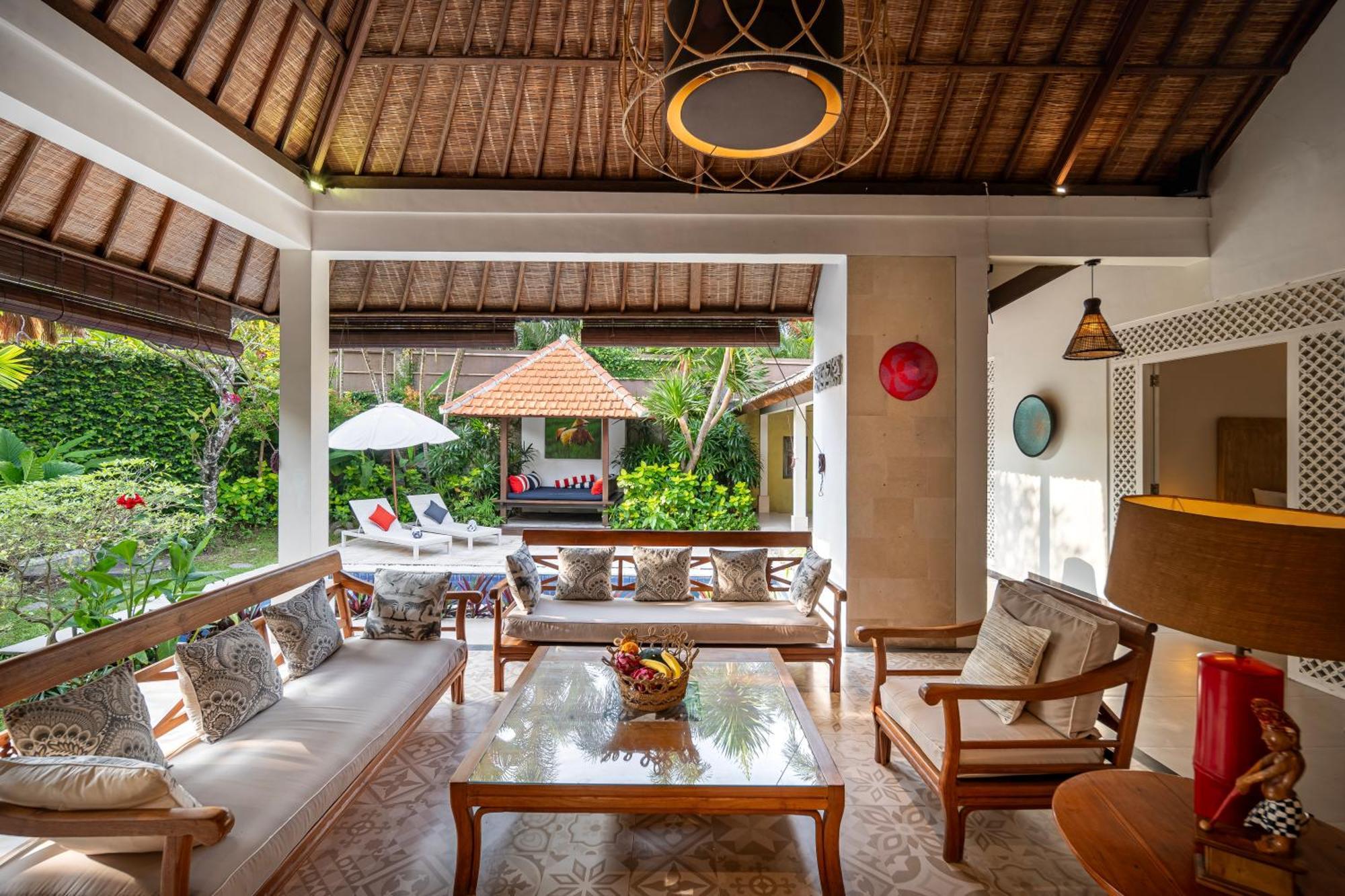 Villa Tropical Oasis Of Calm In The Heart Of Seminyak, 4br Luisha